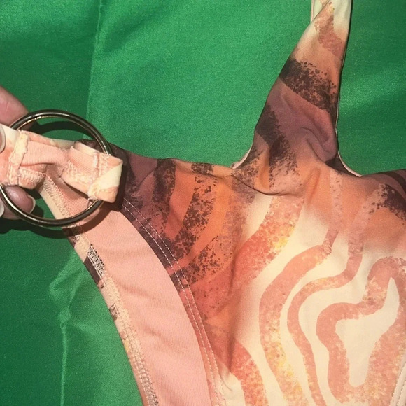 Icon Swim Swimsuit size Medium - Picture 3 of 4